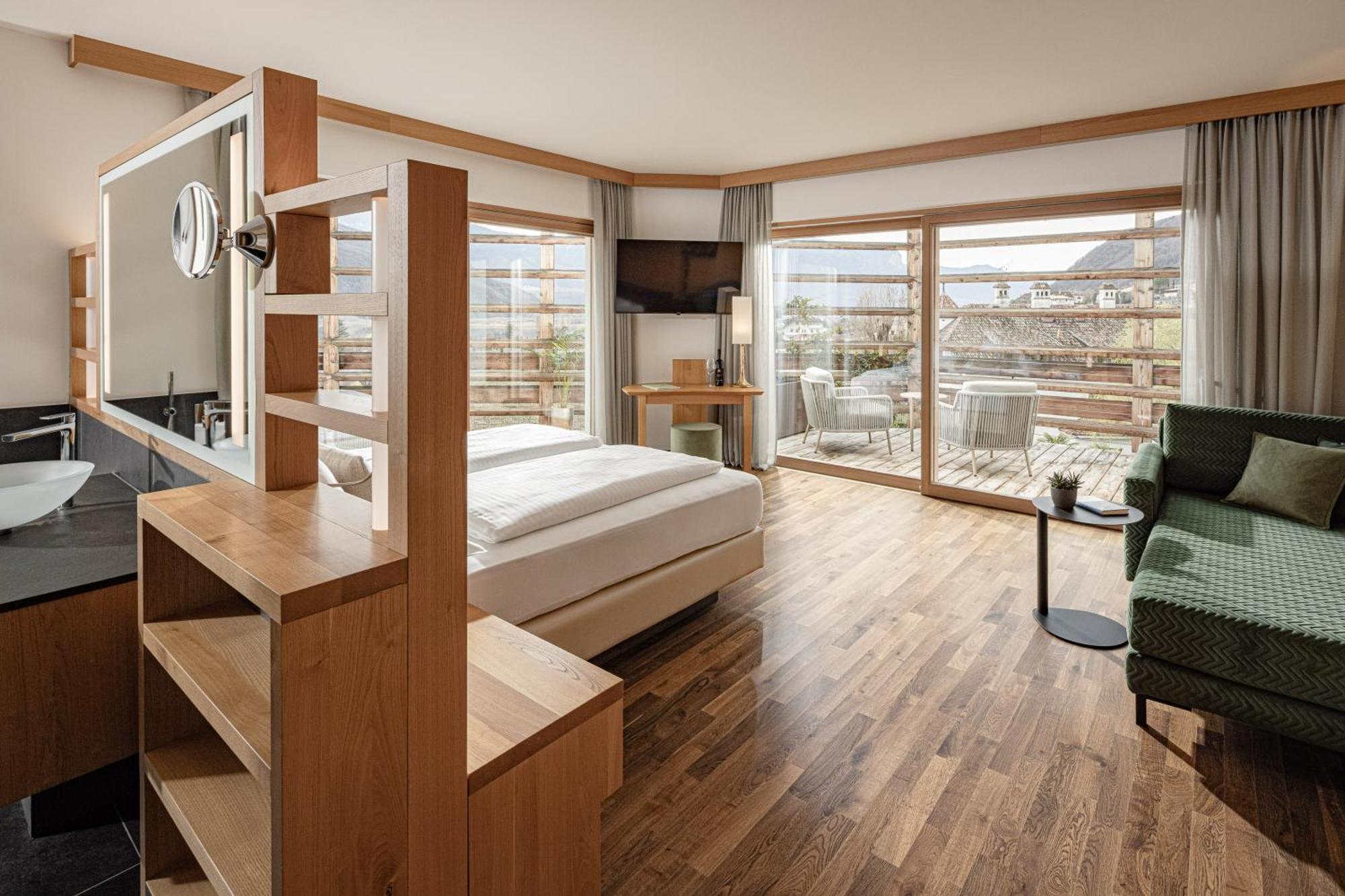 Junior Suite,1623663555:JPEG